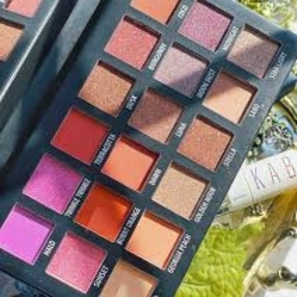 KAB Cosmetics 'Day and Night' Palette - Picture 2 of 2